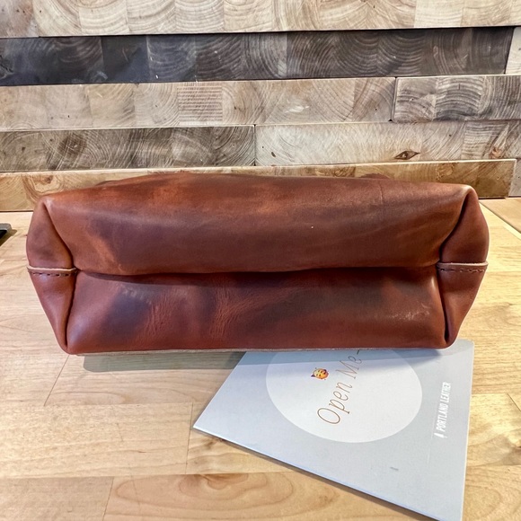 ❌ SOLD ❌ Portland Leather Goods Mini Zip Crossbody in Tamarindo, new - Picture 3 of 4